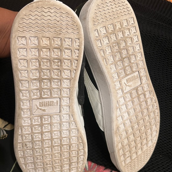 Women’s Puma Suede Sneakers, Sz 10, well maintained - Picture 3 of 4